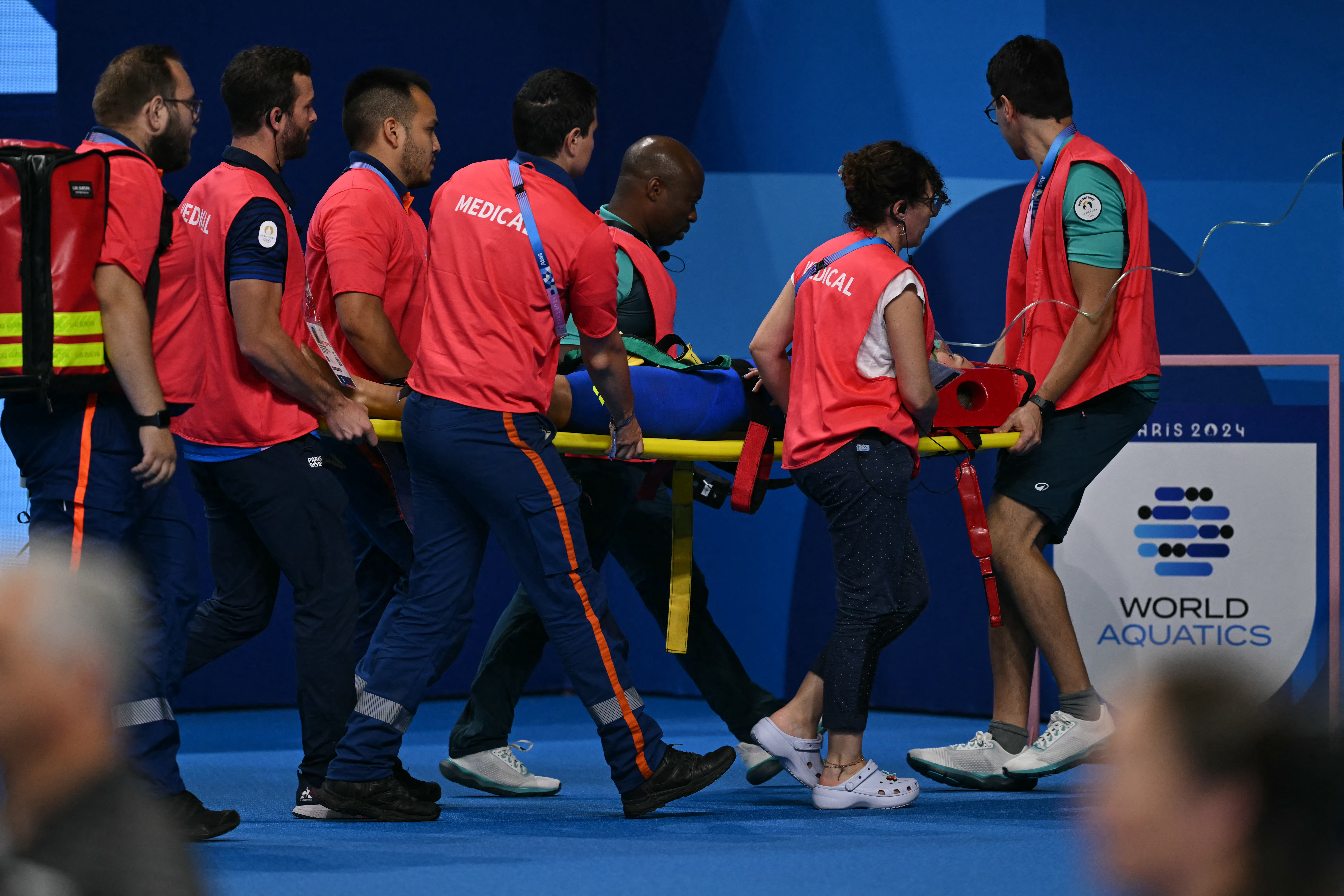 París 2024: una nadadora se desmayó y fue atendida junto a la piscina olímpica