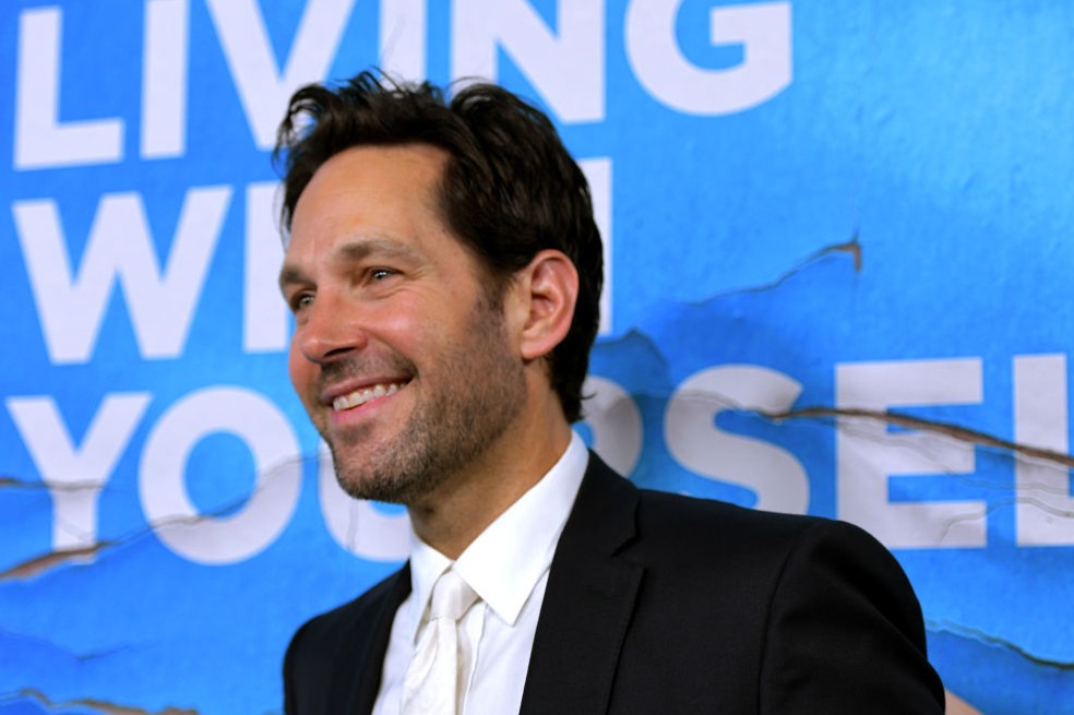 Paul Rudd, quien protagonizó Ant-Man del universo de Marvel, está casado desde el 2003 con la productora Julie Yaeger. Ambos son padres de dos hijos: Jack Sullivan que tiene 15 años y Darby, una niña de 12. En varias oportunidades, Paul se ha definido como un hombre de familia.