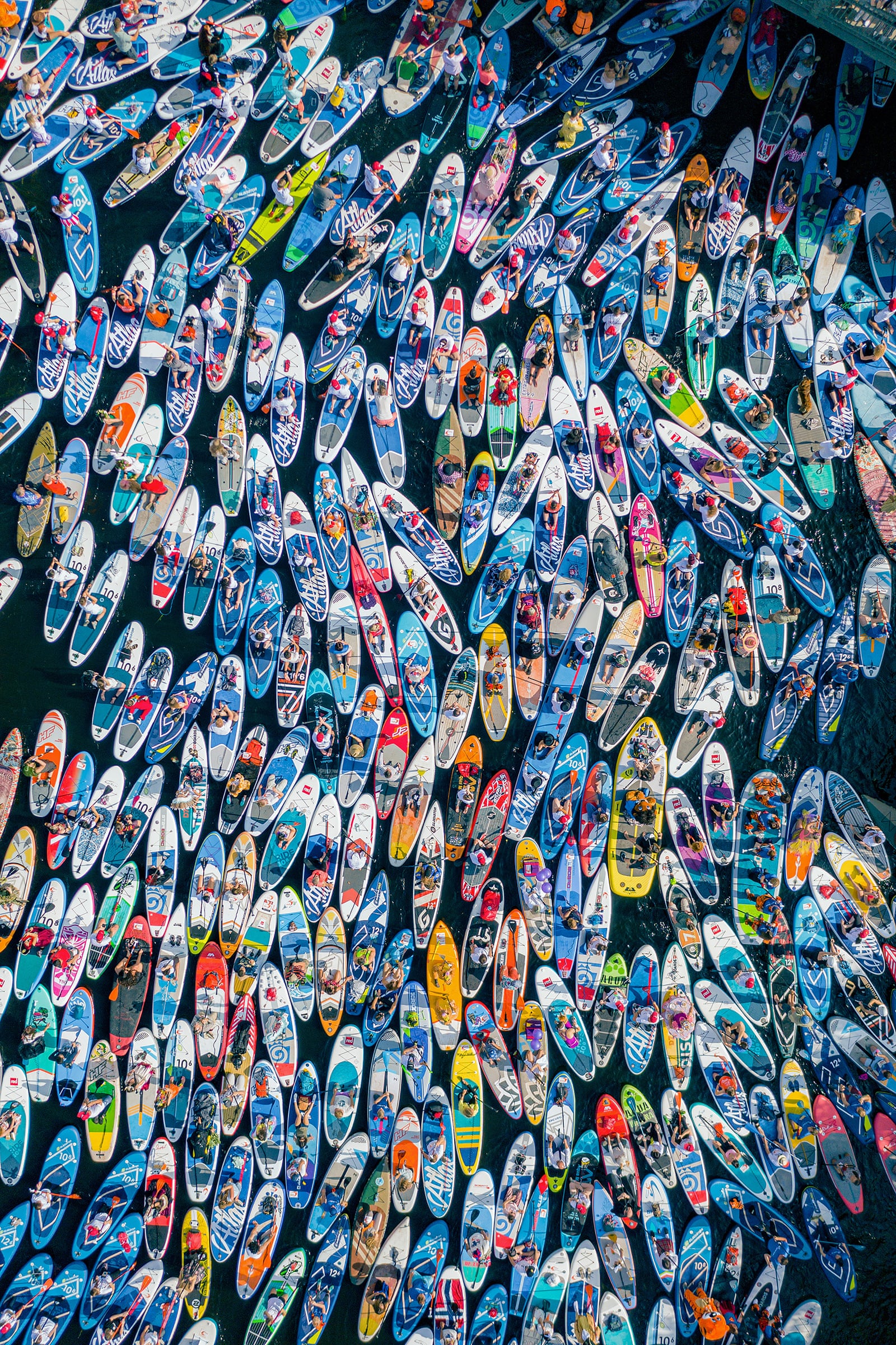 El segundo lugar en la categoría de Cultura Mundial por su foto de la fiesta Supsurf en San Petersburgo.