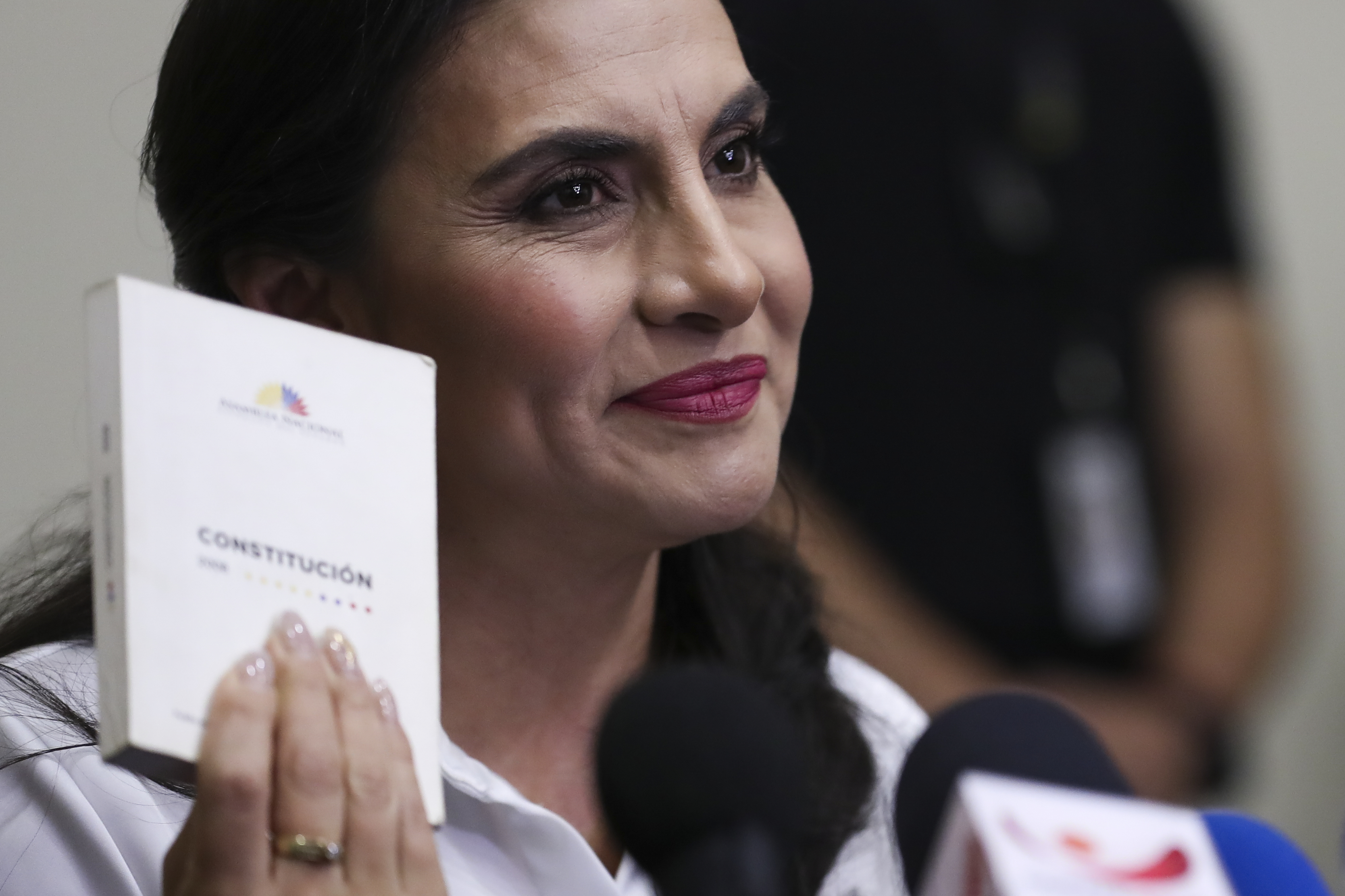 “En pocas horas” se consumará un “golpe de Estado” en Ecuador, dice Verónica Abad