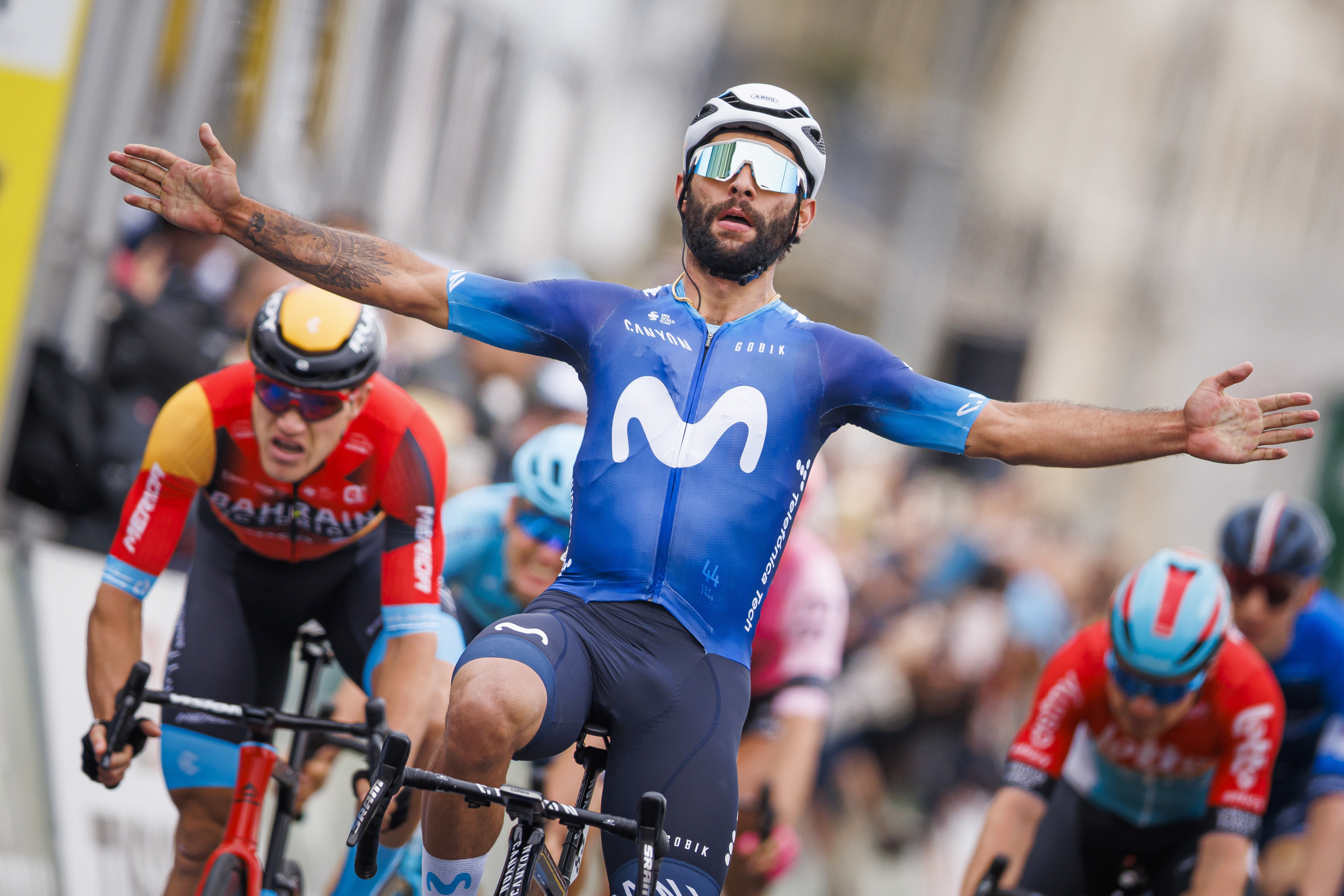 Gaviria y Chaves, en la lista de ciclistas que quedan libres para 2026