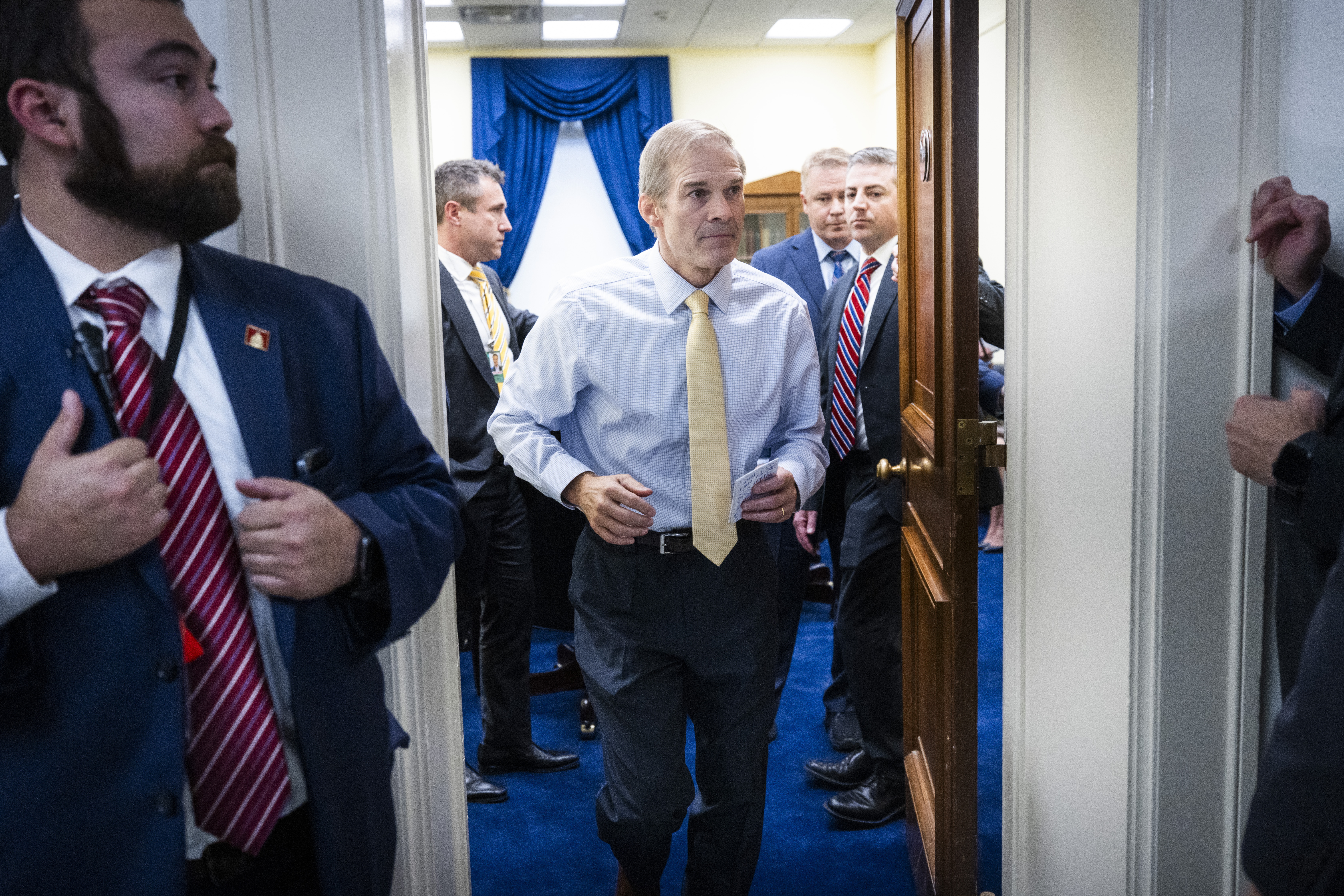 Washington (United States), 18/10/2023.- Republican lawmaker from Ohio Jim Jordan leaves a conference meeting ahead of a possible third round of voting to elect the next Speaker of the House in the Rayburn House Office Building in Washington, DC, USA, 19 October 2023. Jordan has lost two rounds of voting to take on the role. The House has gone more than two weeks without a speaker, after ousting former speaker Kevin McCarthy. (Jordania) EFE/EPA/JIM LO SCALZO