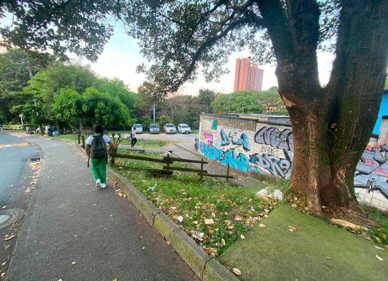 Apareció en estado de embriaguez el papá de niña de 8 años olvidada en el colegio