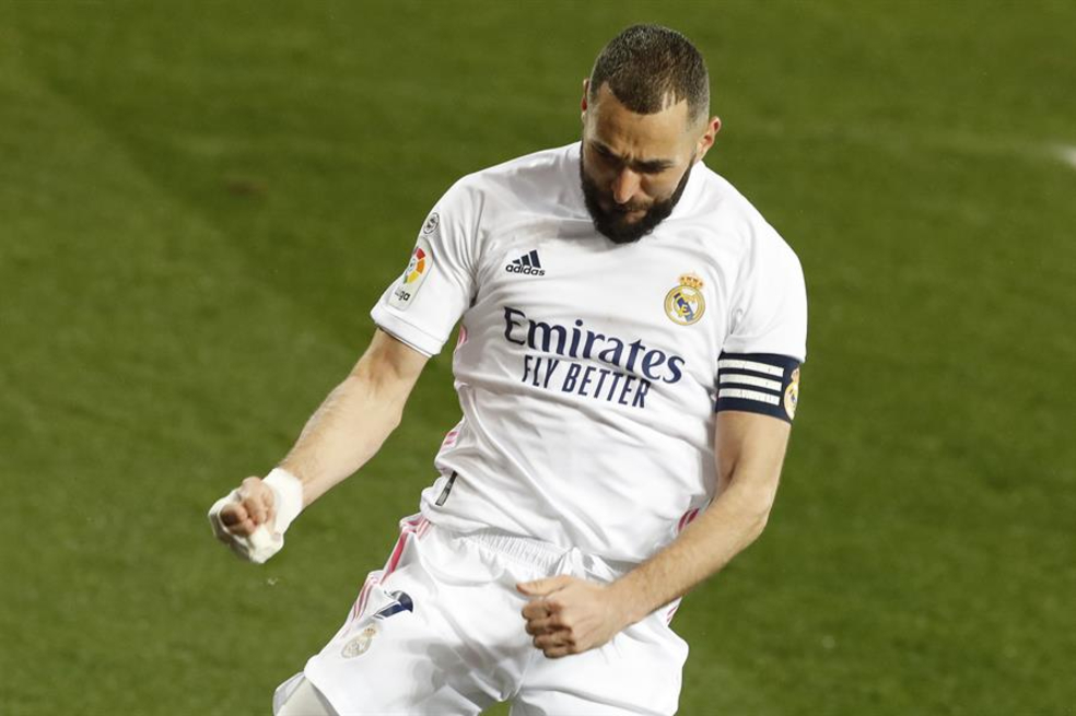 Real Madrid goleó al Alavés para calmar la crisis de resultados
