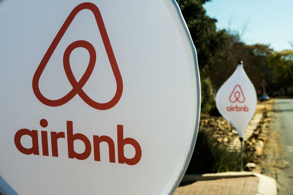 Airbnb se expande y ahora ofrece hasta búsqueda de ovnis