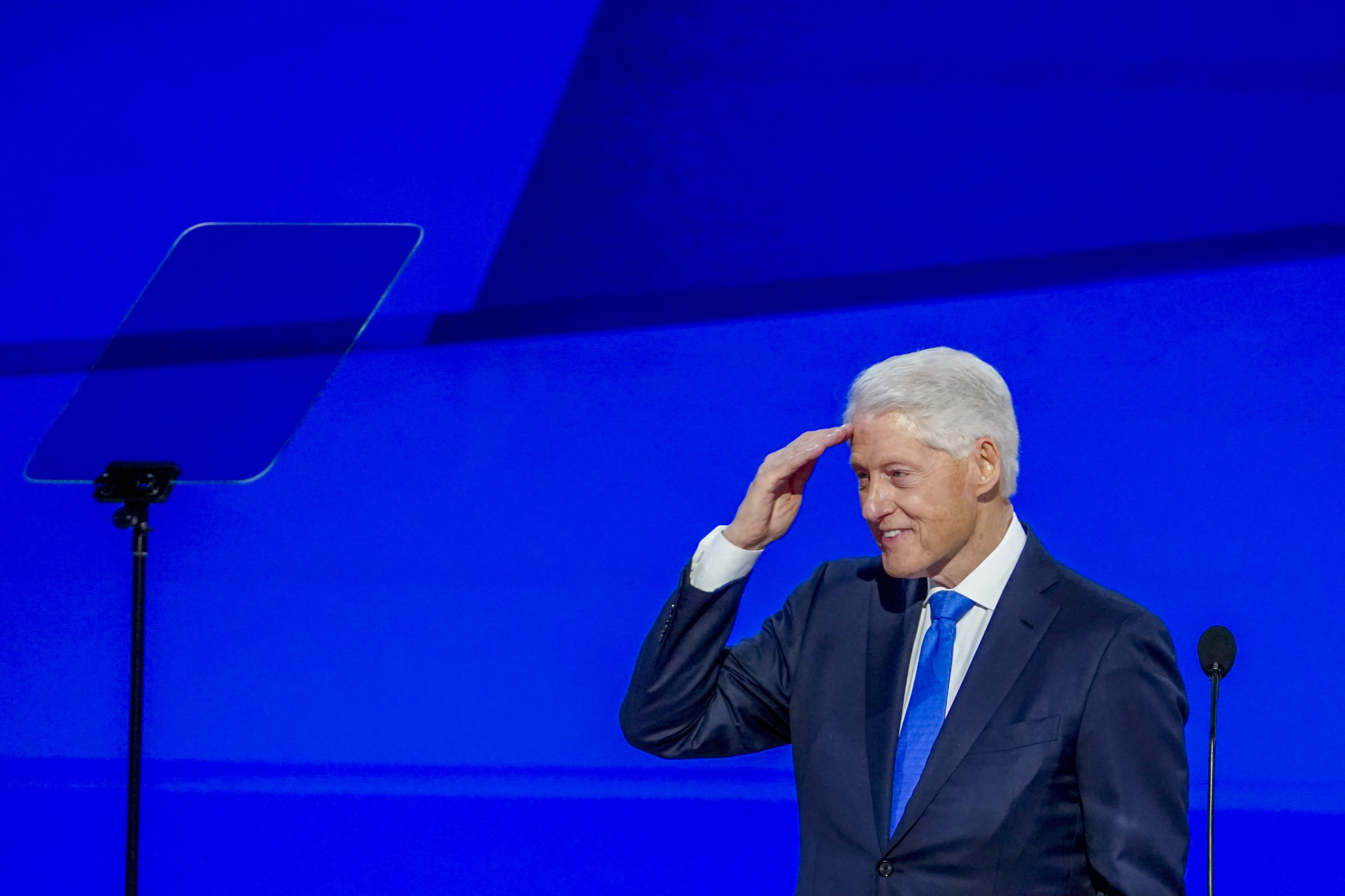 Clinton elogió a Biden por hacer algo “realmente difícil”: renunciar al poder