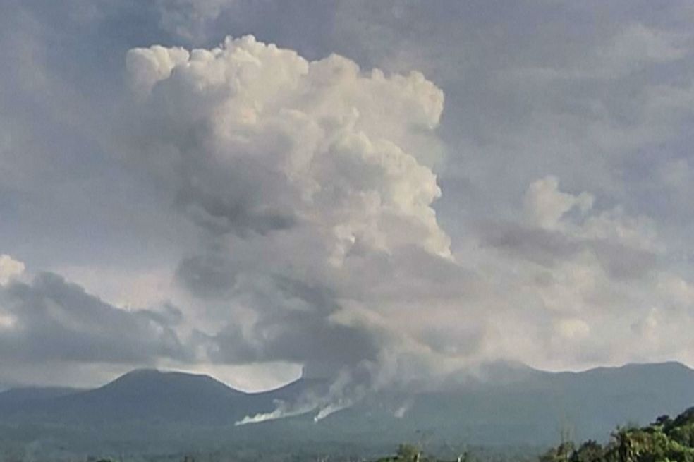 Volcán Rincón de la Vieja, en Costa Rica, hizo erupción
