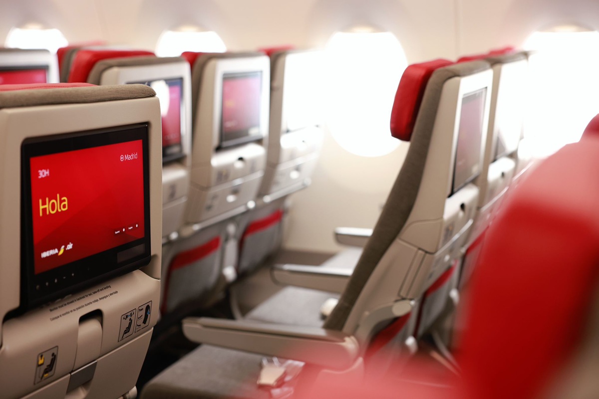 Iberia ha puesto a la venta 21.420.165 para viajar en la temporada de verano. Iberia, avión, turismo