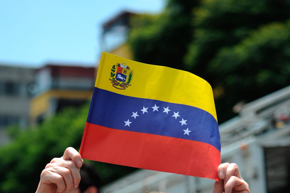 Jefe legislativo venezolano llega a Europa para reunirse con mandatarios