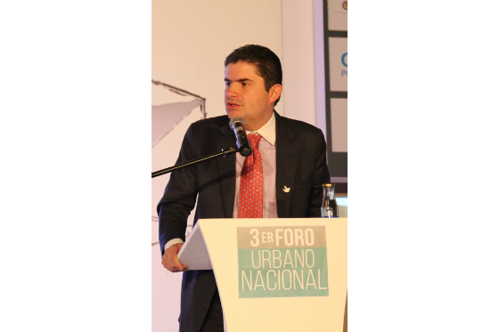"Nuestro aporte a la paz es generar un país de oportunidades": Minvivienda