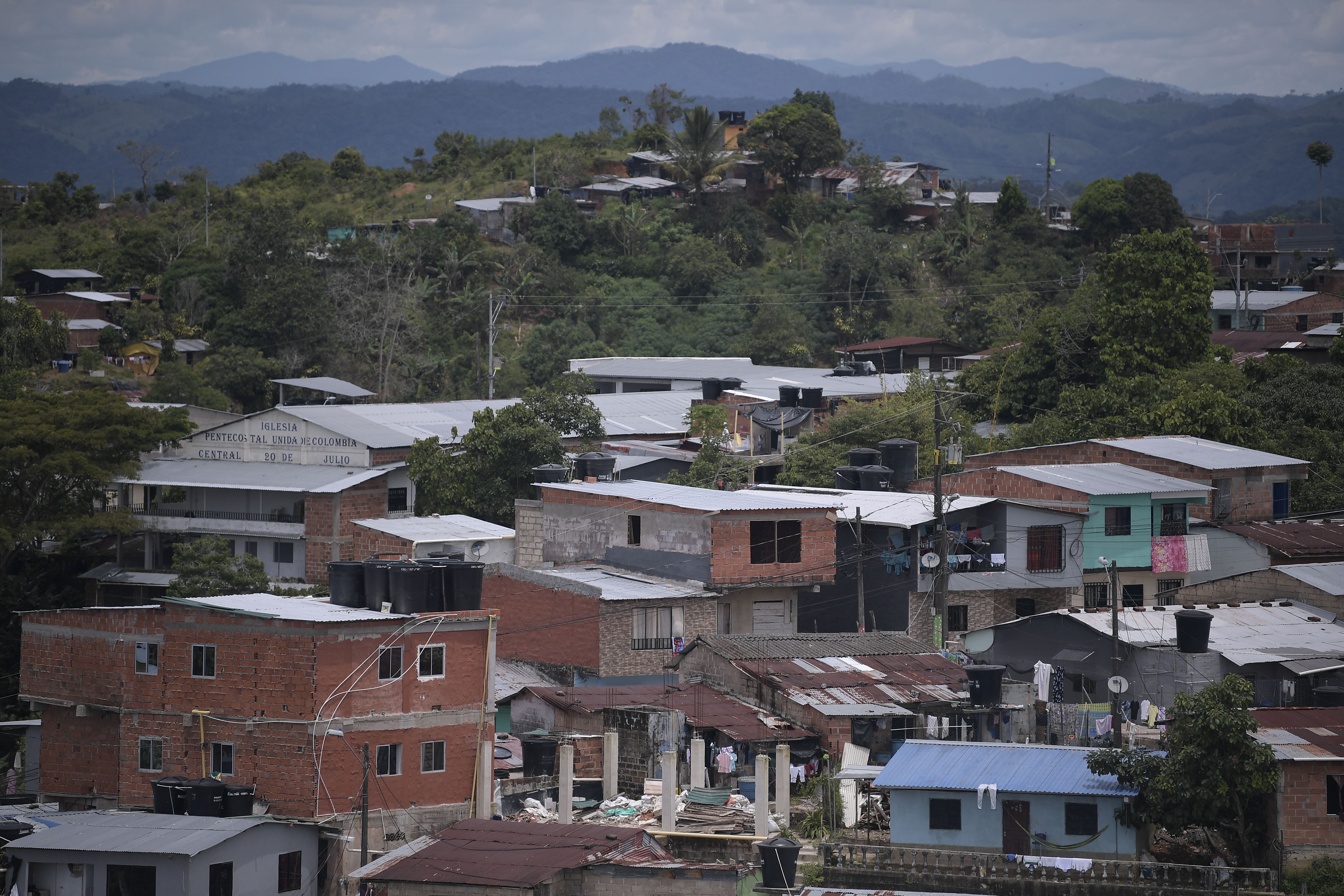 Anuncian presencia militar para atender crisis humanitaria en Segovia, Antioquia