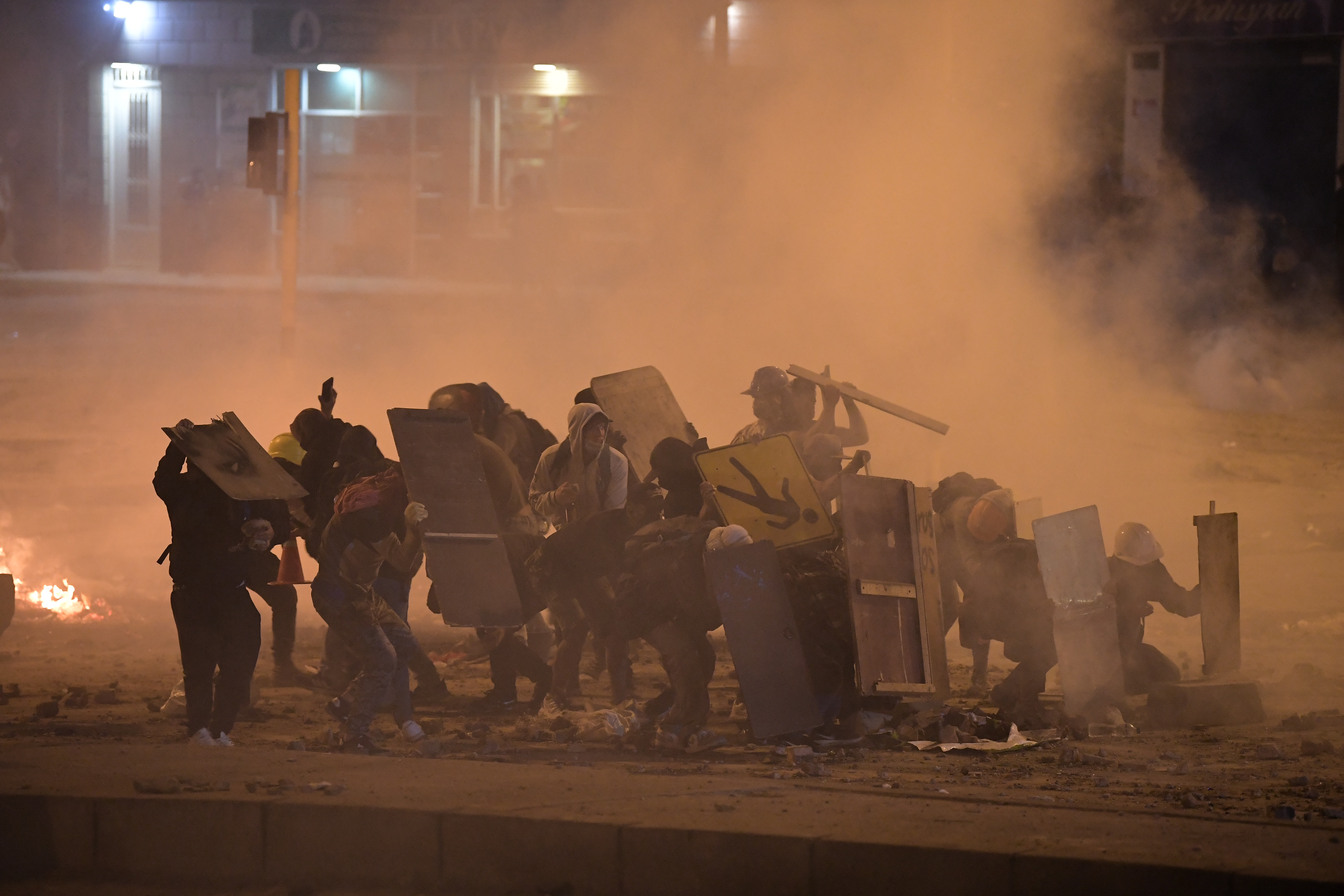 Disturbios en el barrio Yomasa, generaron enfrentamientos entre algunos manifestantes y la Fuerza pública quienes usaron gases lacrimógenos para dispersarlos, actos que afectaron este y otros barrios de la localidad Usme.