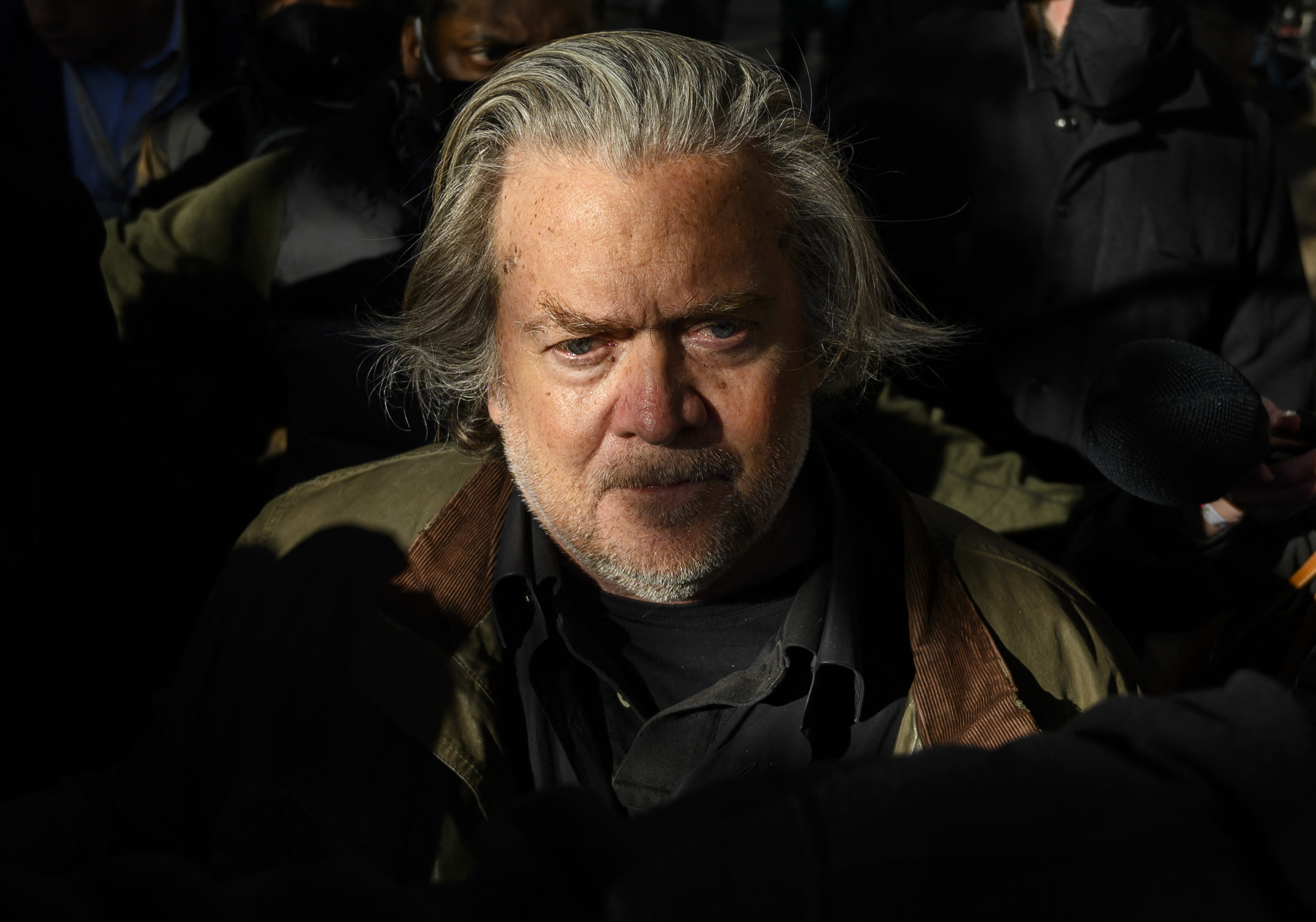 Steve Bannon, exasesor de Trump, deberá entregarse a prisión antes del 1 de julio