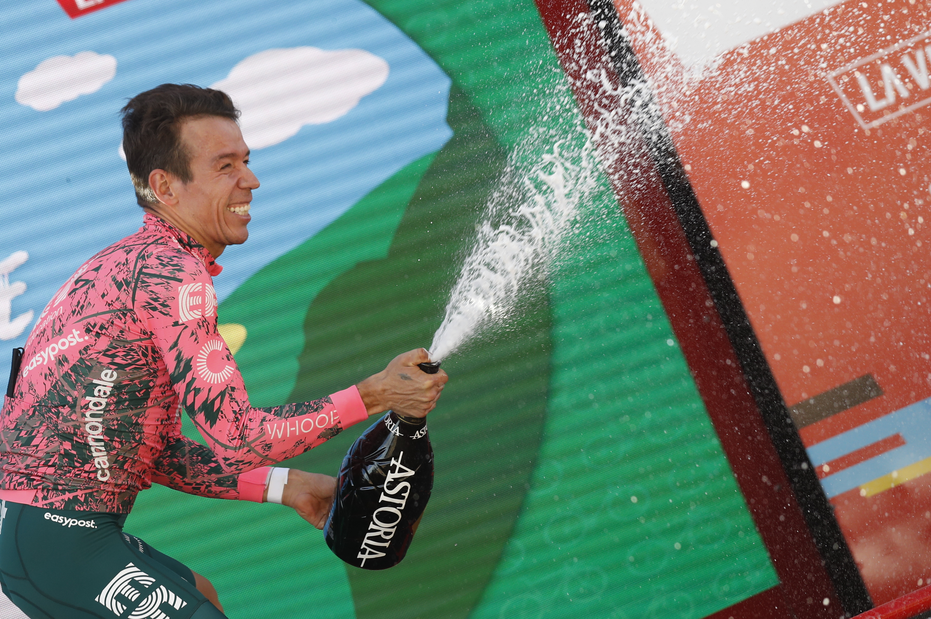 ¡Gigante! Rigoberto Urán ganó la etapa 17 de la Vuelta a España