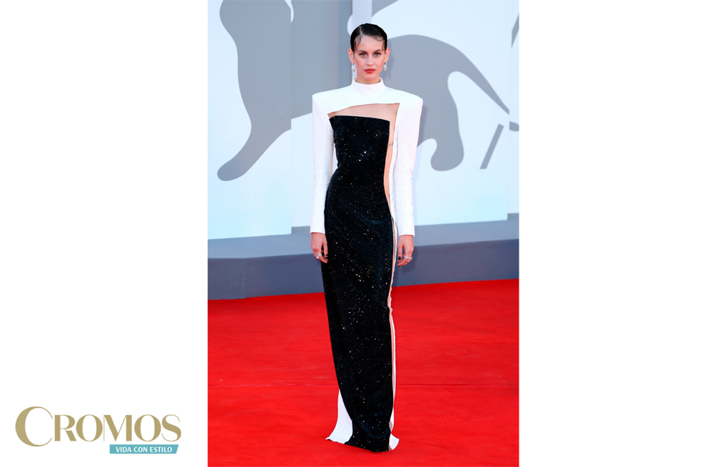 Los mejores ‘looks’ del Festival de Cine de Venecia 2021. En la Gala Inaugural de la 76ª edición del Festival de Venecia las miradas se volcaron a los estilos de las celebridades internacionales que caminaron por el Palacio de Congresos del Lido