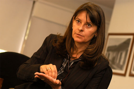 «Referendo por la paz pretenden confundirlo con la reelección»: Martha L. Ramírez