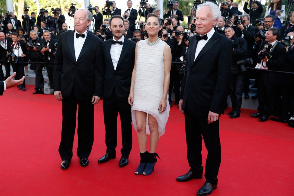 El director Luc Dardenne, el actor Fabrizio Rongione, la actriz Marion Cotillard y el director Jean-Pierre Dardenne.