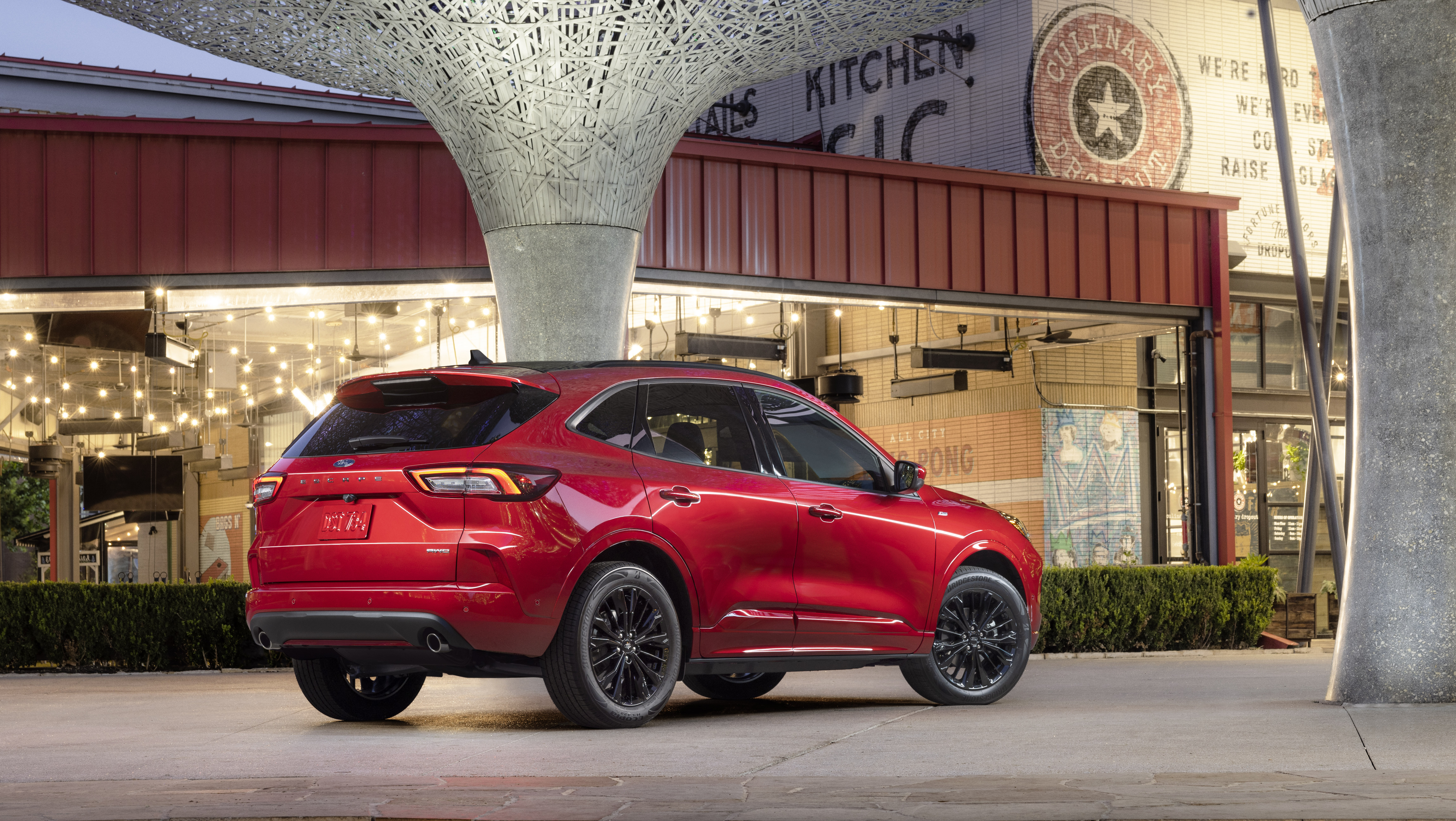 En total, la nueva Ford Escape 2023 está disponible en seis versiones, divididas con propulsiones a gasolina, híbridos enchufables e híbridos no enchufables. Se mantienen las opciones 4x2 y 4x4.