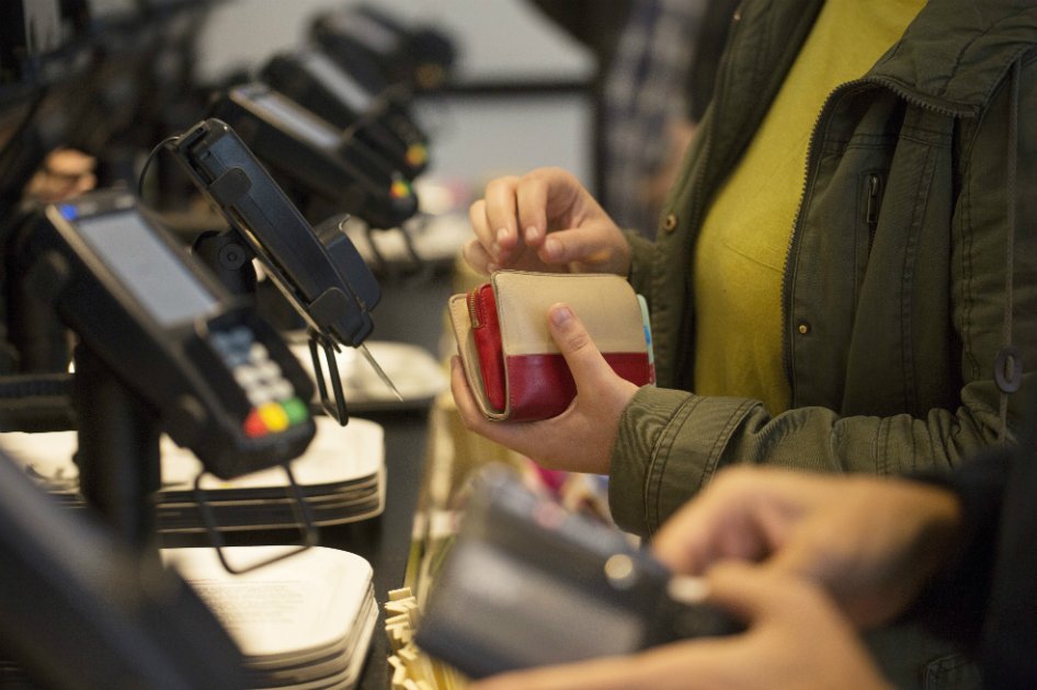 Banco de EE.UU. permite por primera vez usar su tarjeta de débito en Cuba