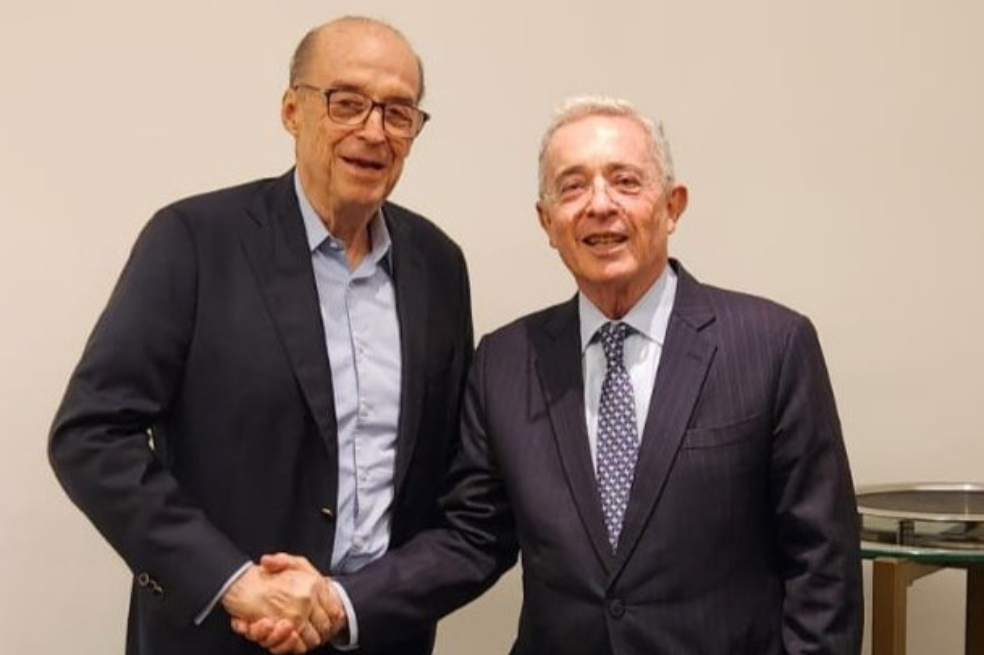 Leyva reveló que se reunió con Uribe para hablar de “temas de interés nacional”