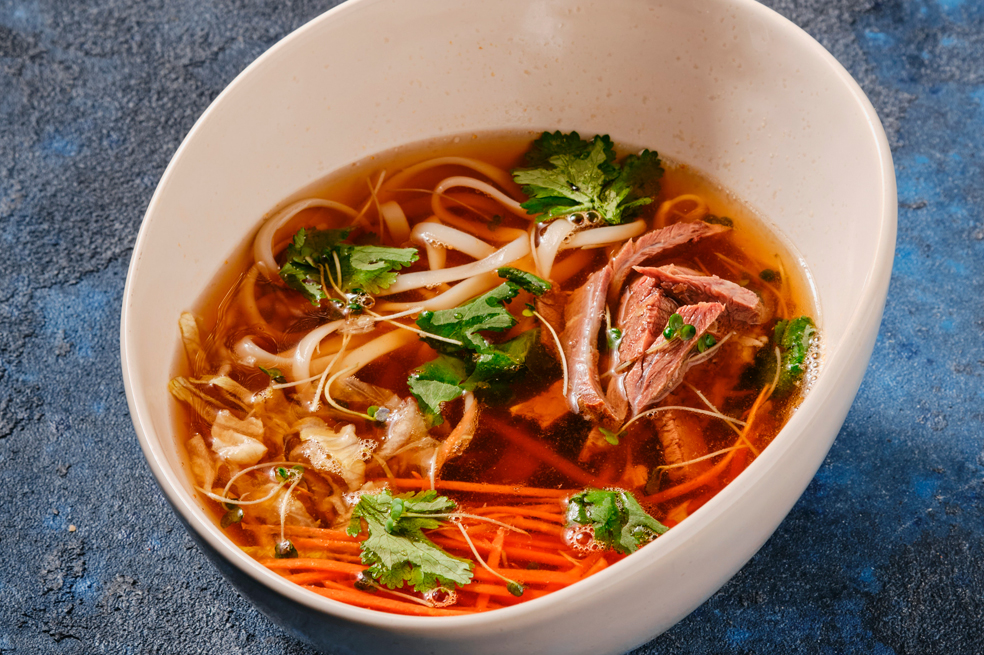 Sopa de fideos con verdura en cinco sencillos pasos