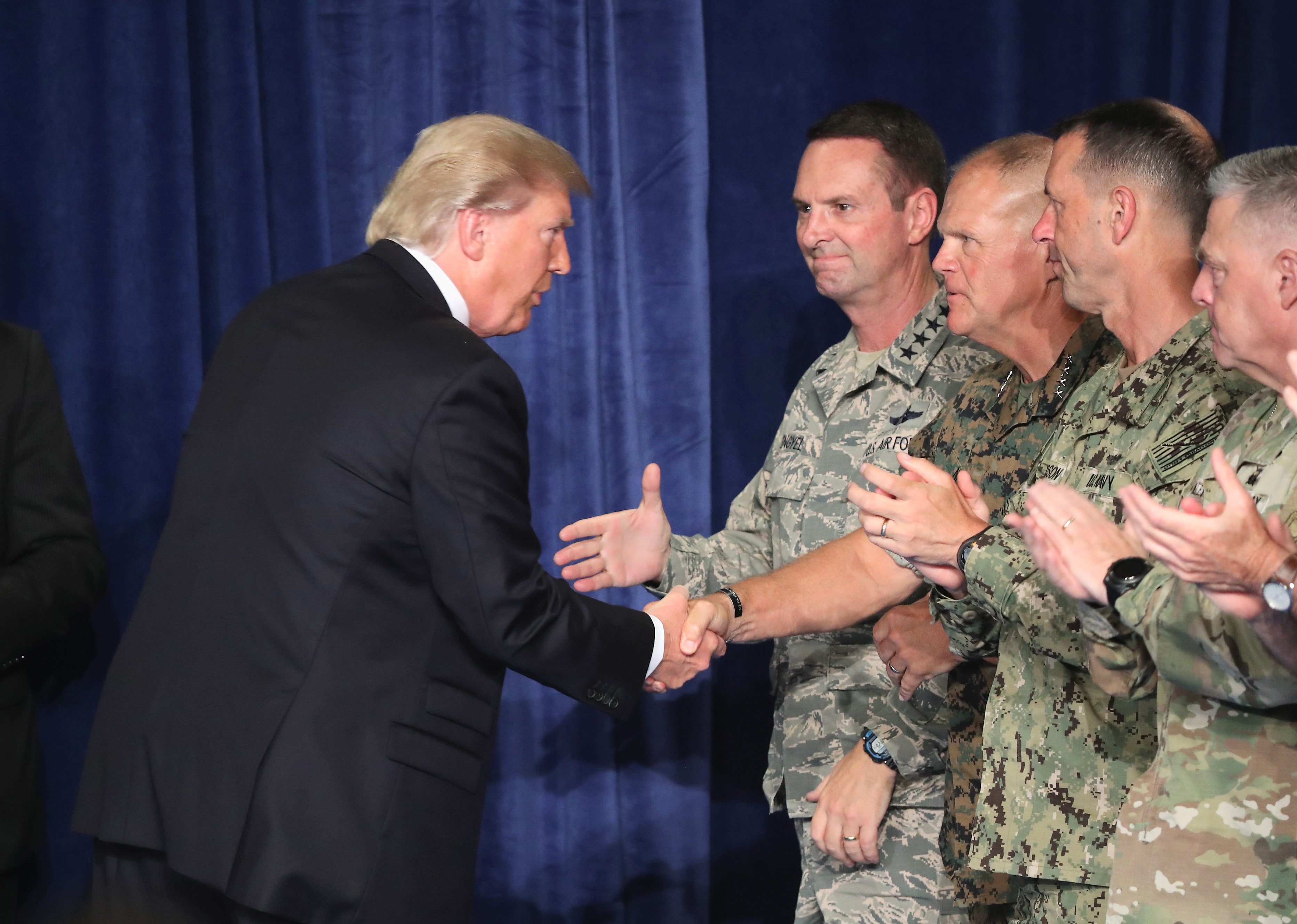 Trump anuncia cambios tácticos en Afganistán y se abre a un posible acuerdo político