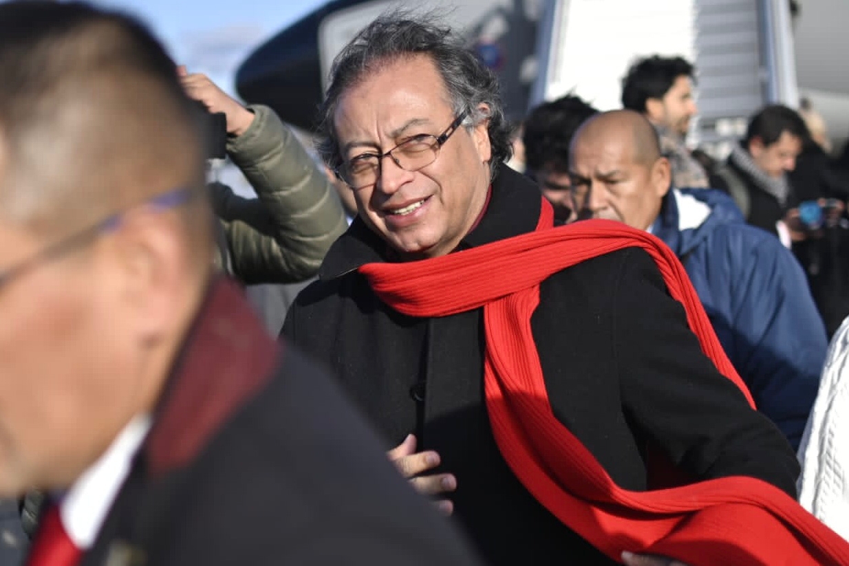 Mitad de encuestados desaprueban gestión de Gustavo Petro, según Datexco