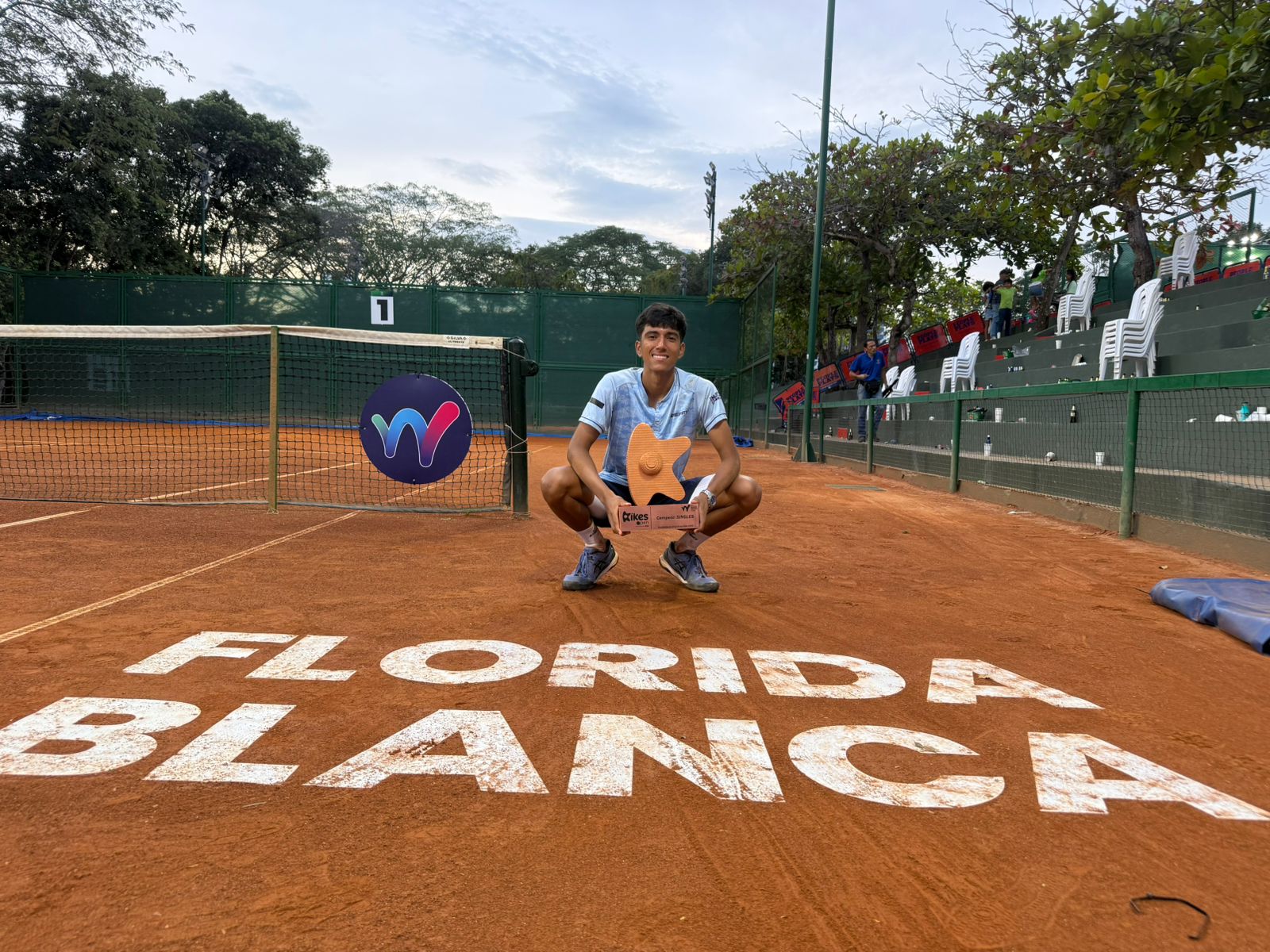 El tolimense Johan Rodríguez celebró en el Club Campestre de Florida Blanca el primer título de su carrera en sencillos.