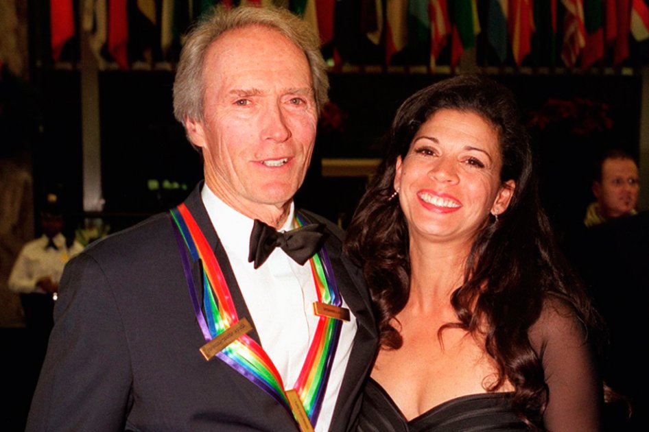 Clint Eastwood y Dina Eastwood en 2000.