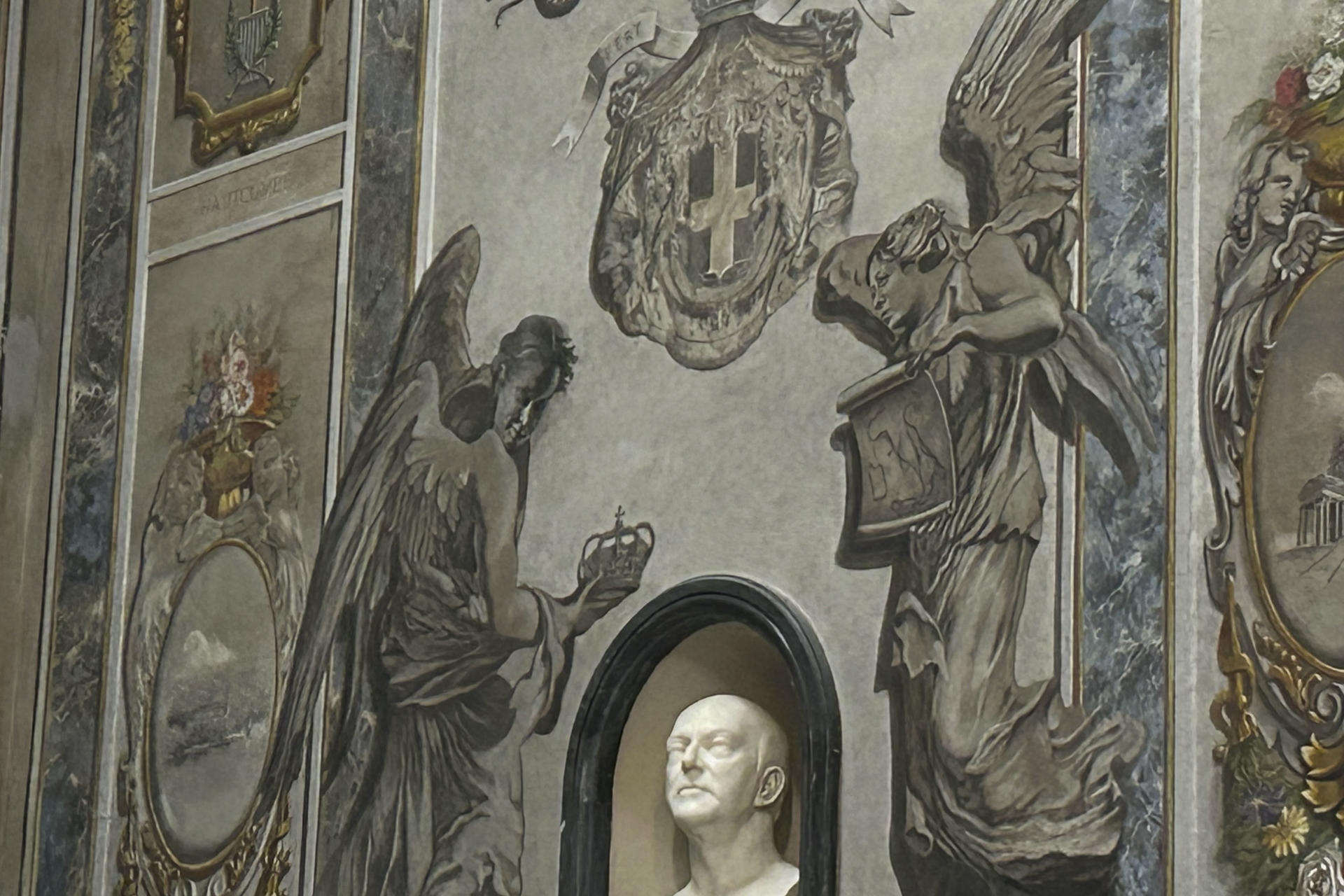 Borran el rostro de Meloni de un fresco en una basílica de Roma tras la polémica