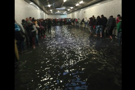 Así se veía esta ayer la estación Ricaurte, de Transmilenio. / Foto: Tomada de @AyCapullito