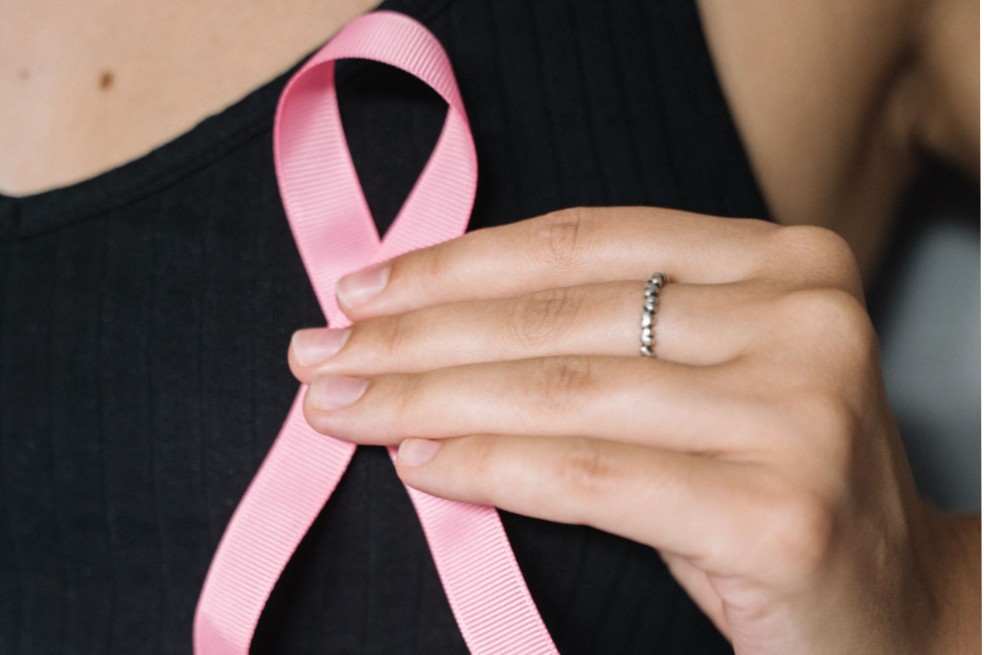 Famosa exreina fue diagnosticada con cáncer de mama a los 32 años: “Me mantengo positiva”