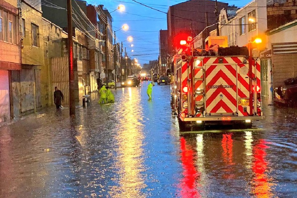 ¡Vuelve y juega! Dos localidades de Bogotá resultaron inundadas por las fuertes lluvias