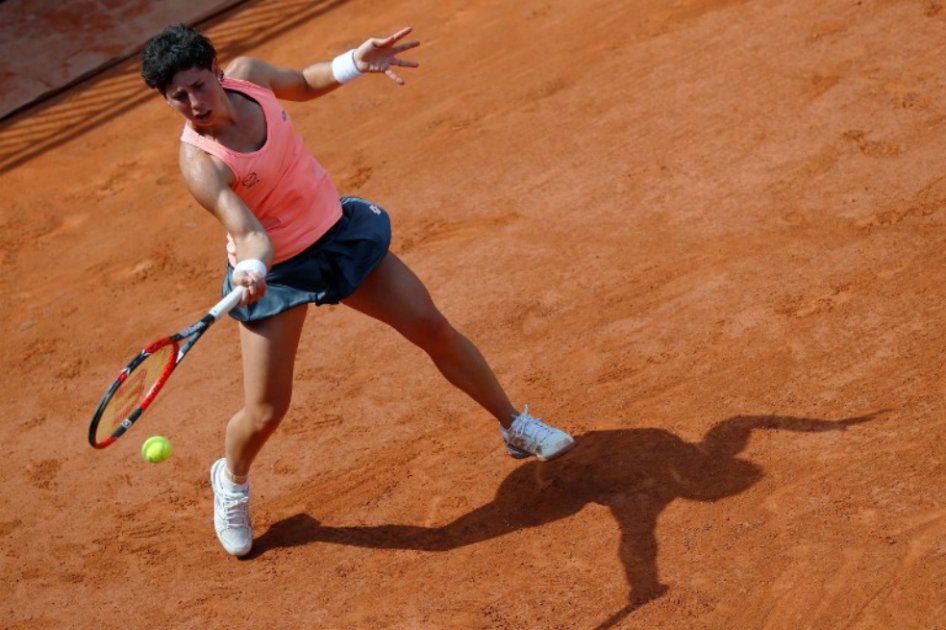 Carla Suárez, tenista española, en acción en el Roland Garros. / AFP