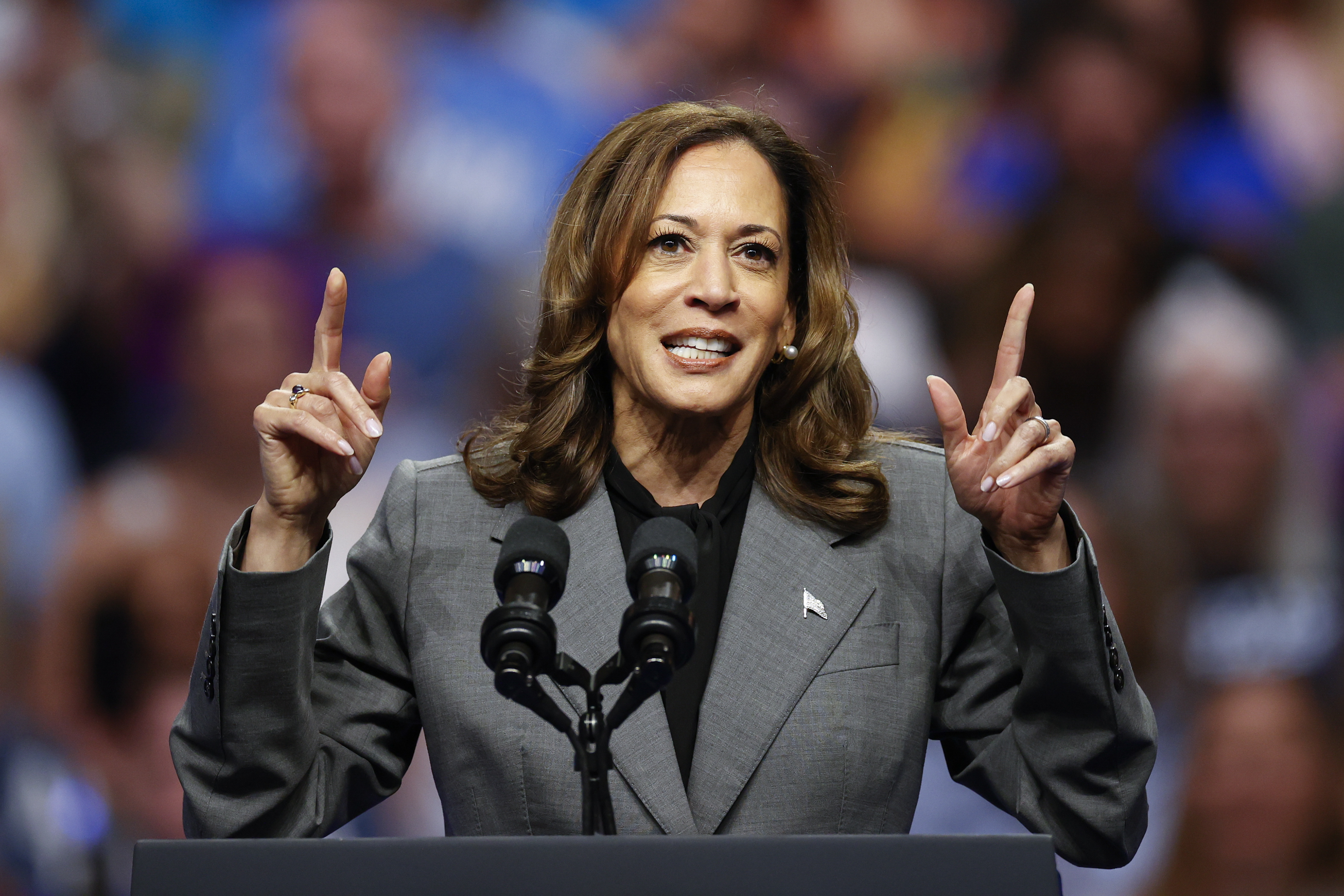 Madison (United States), 21/09/2024.- Democratic presidential candidate US Vice President Kamala Harris speaks during a campaign event at Veterans Memorial Coliseum at Alliant Energy Center in Madison, Wisconsin, USA, 20 September 2024. EFE/EPA/KAMIL KRZACZYNSKI