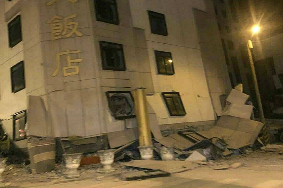Vista del hotel Tongshuai dañado tras el terremoto de 6,4 grados de magnitud en la escala de Richter, que sacudió Hualien. /Agencia EFE