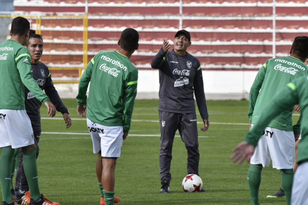 «El árbitro influyó en el resultado del partido»: técnico de Bolivia