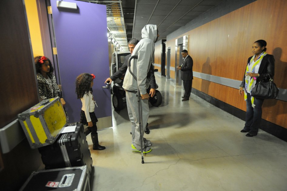 Kobe Bryant, operado con éxito en Los Ángeles