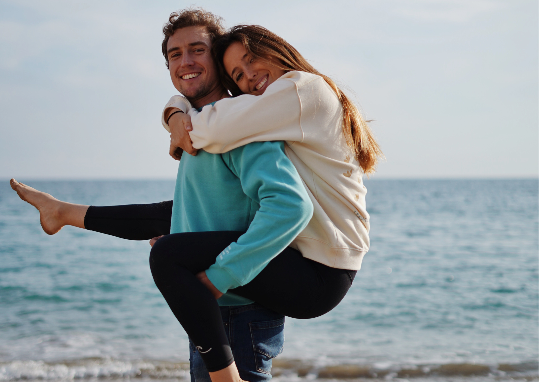Ellos crearon una marca de ropa deportiva que protege la biodiversidad marina