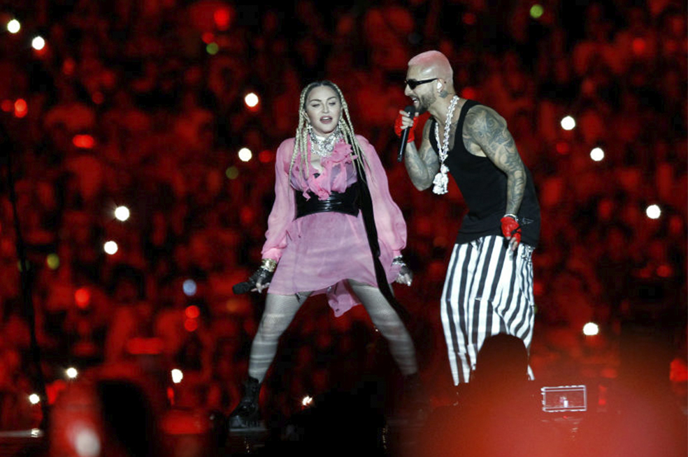 Maluma no estuvo tranquilo hasta ver a Madonna en el escenario.