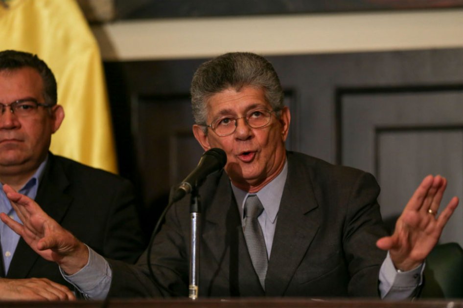 Parlamento venezolano juramentó a diputados suspendidos por la justicia