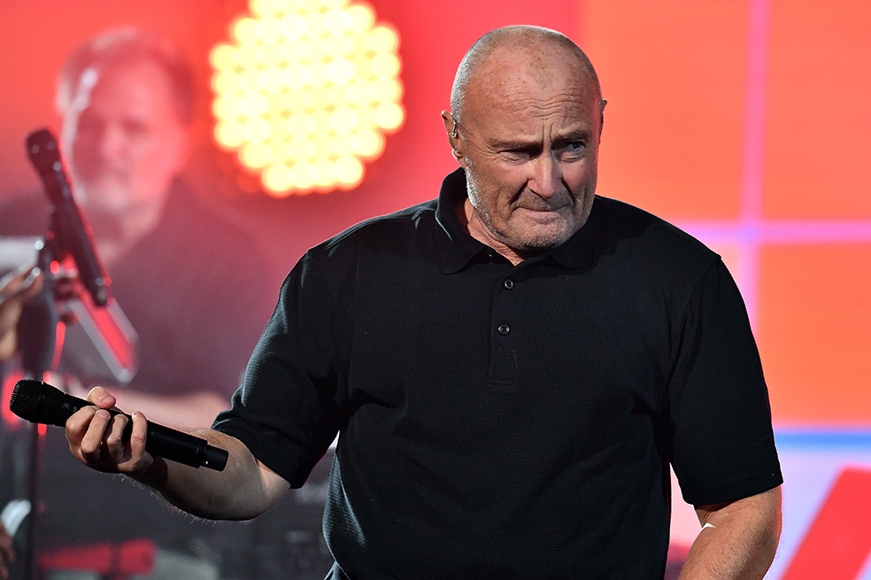 Cantante Phil Collins, retenido en Río de Janeiro por no tener visa de trabajo