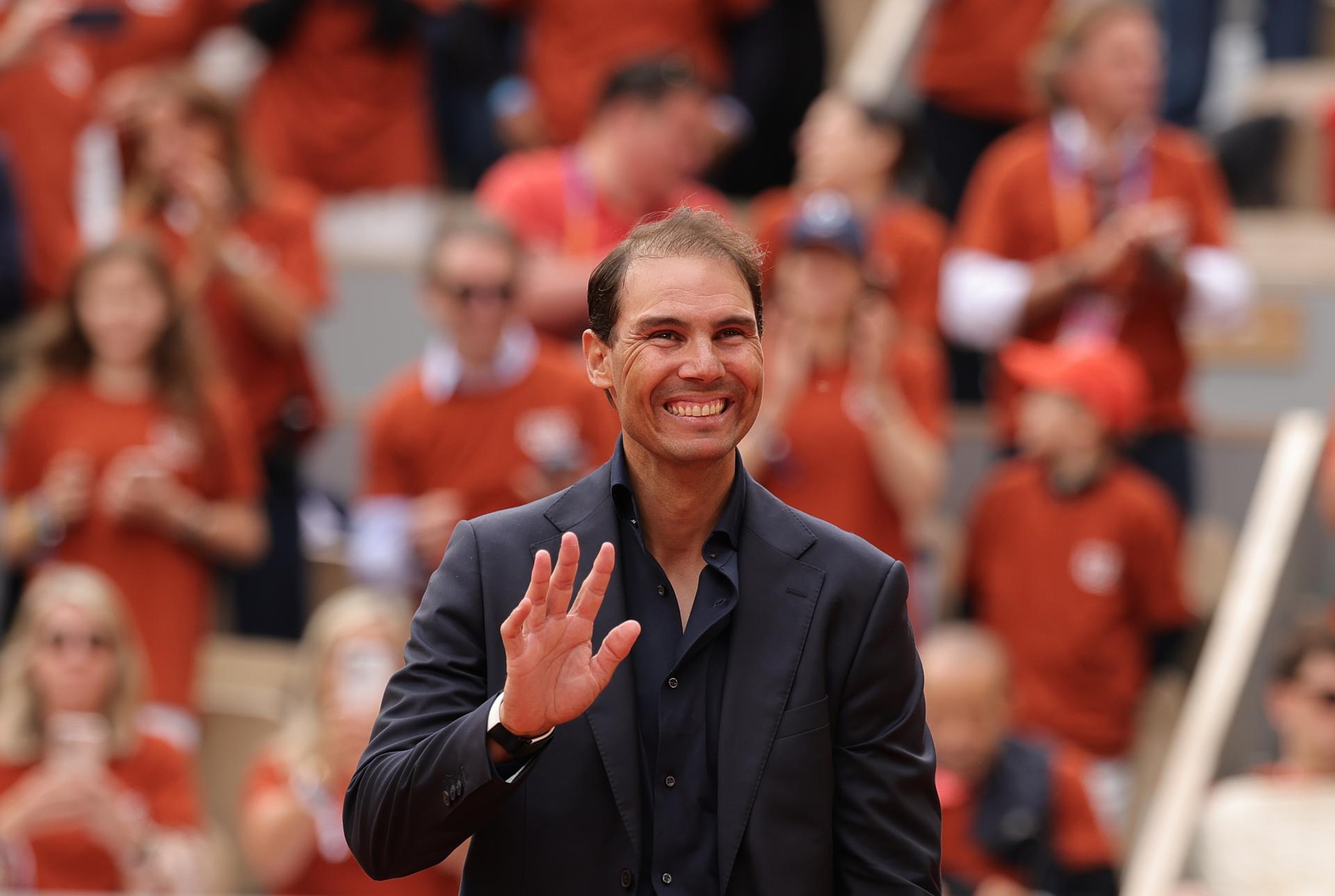 PARIS (France), 25/05/2025.- Spanish tennis player Rafael Nadal attends his honouring ceremony at the Court Philippe Chatrier at the French Open Grand Slam tennis tournament at Roland Garros in Paris, France, 25 May 2025. Nadal made his first appearance at the French Open in 2005 and won the title 14 times. (Tenis, Abierto, Francia) EFE/EPA/TERESA SUAREZ
