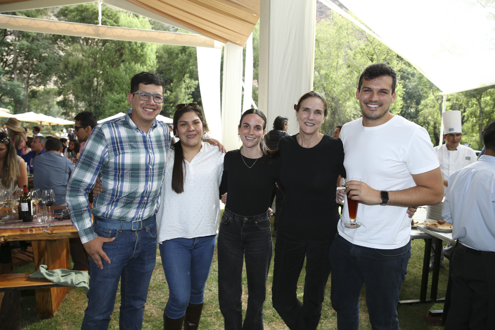Nick Santander, Alexandra Peralta, María Fernanda Vega, Ingrid Woll y Daniel Reate
