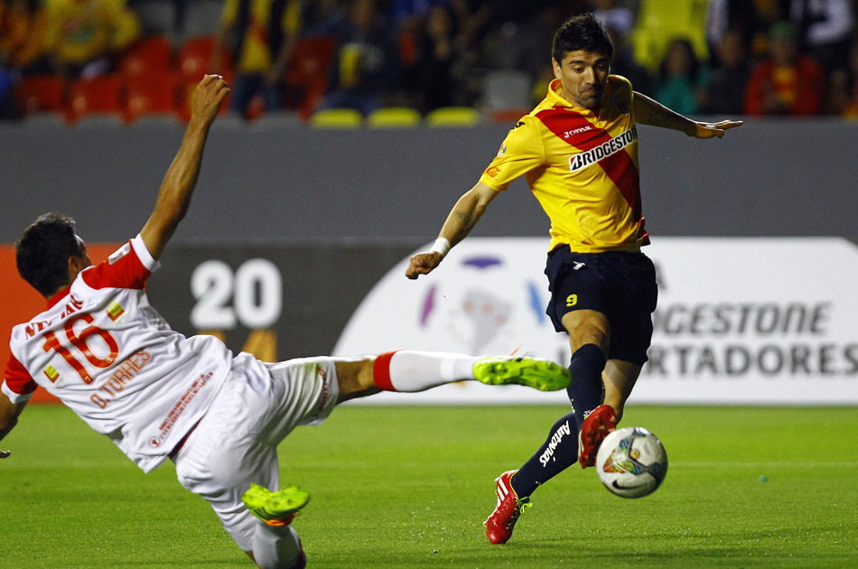 Morelia venció 2-1 a Santa Fe, pero la serie sigue abierta