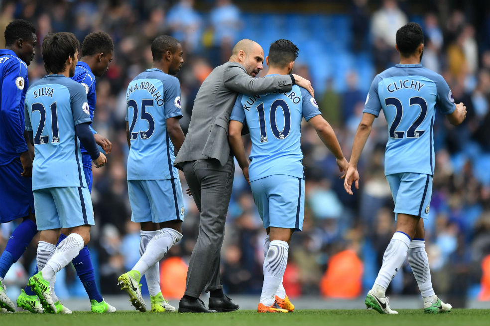 El Manchester City se acerca a Champions tras ganar 2-1 al Leicester