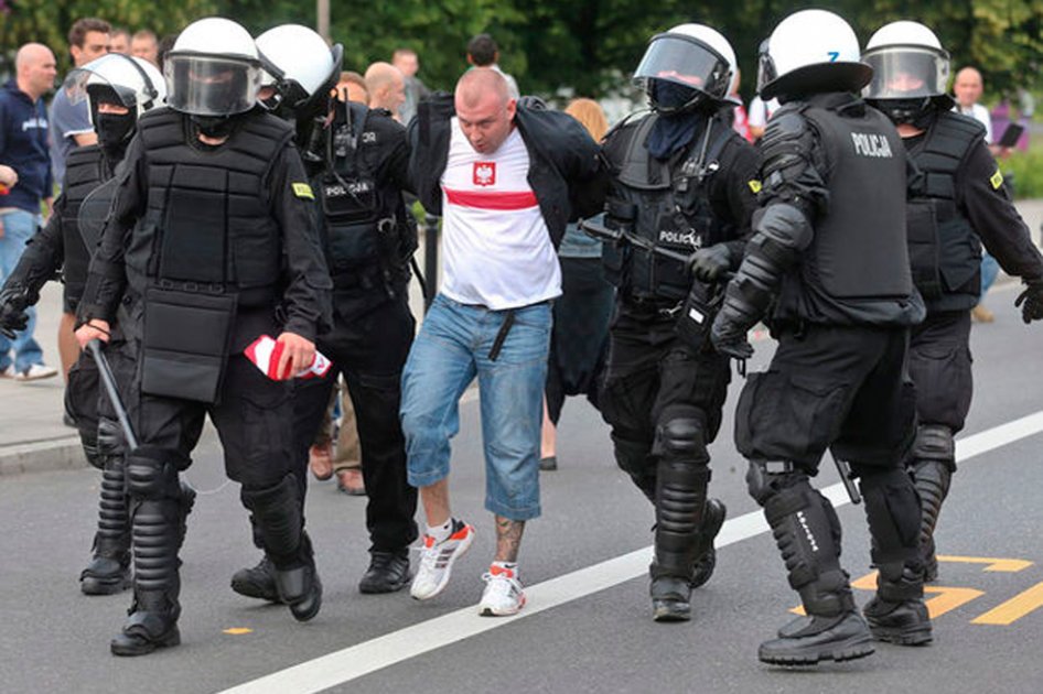 Rusia estudia medidas para acabar con los ‘hooligans’ antes de 2018