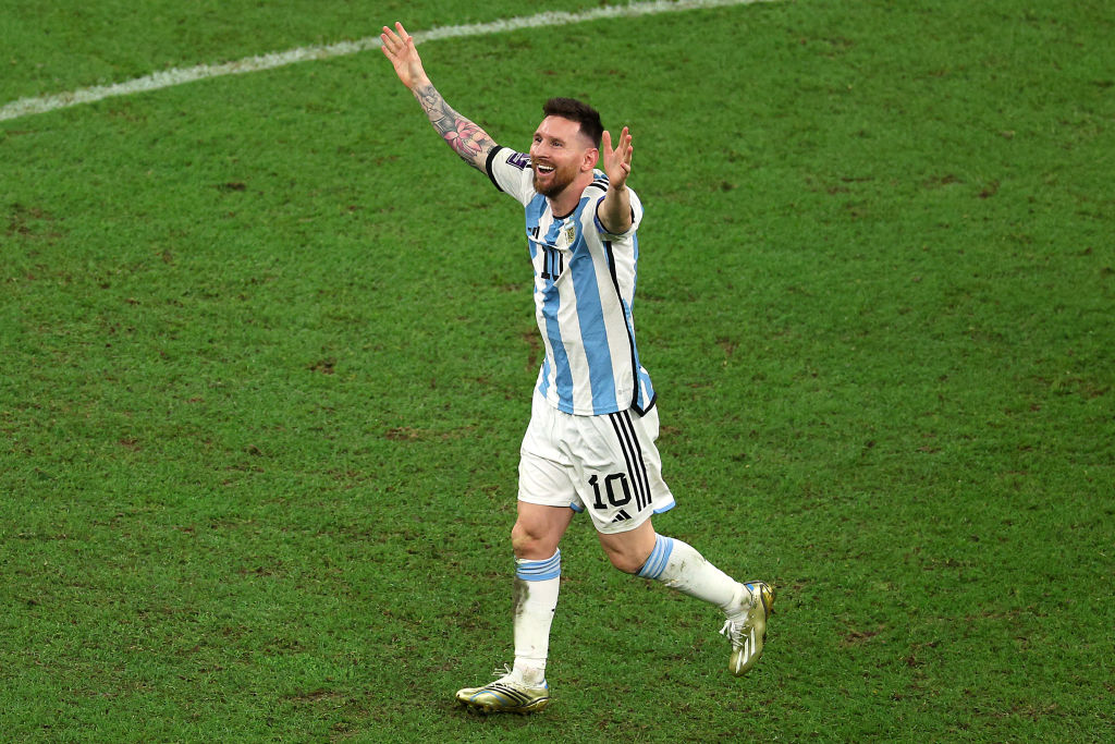 En un reñido partido, Argentina logró coronarse como el nuevo campeón del mundo en Qatar con un marcador de 4-2 venciendo a Francia en penales.