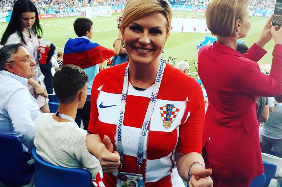 Presidenta de Croacia, una hincha fiel que costea su estadía en el mundial con su propio dinero