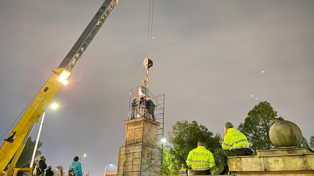 Estatuas del Monumento a los Reyes Católicos fueron desmontadas por prevención